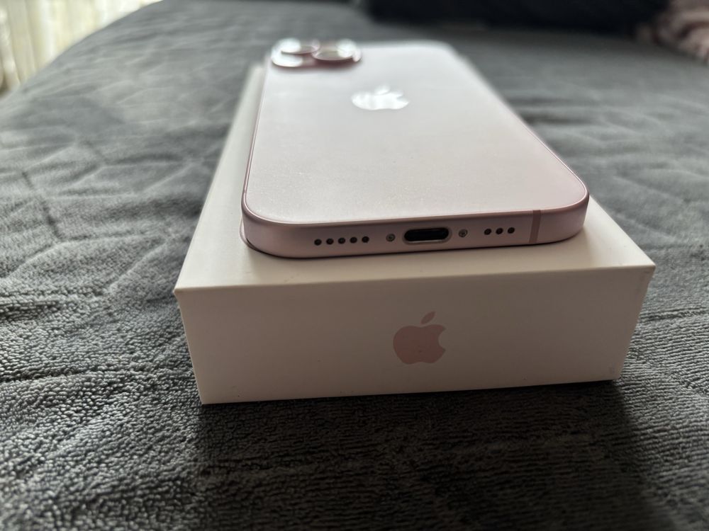 Iphone 15 128gb róż stan idealny cały komplet