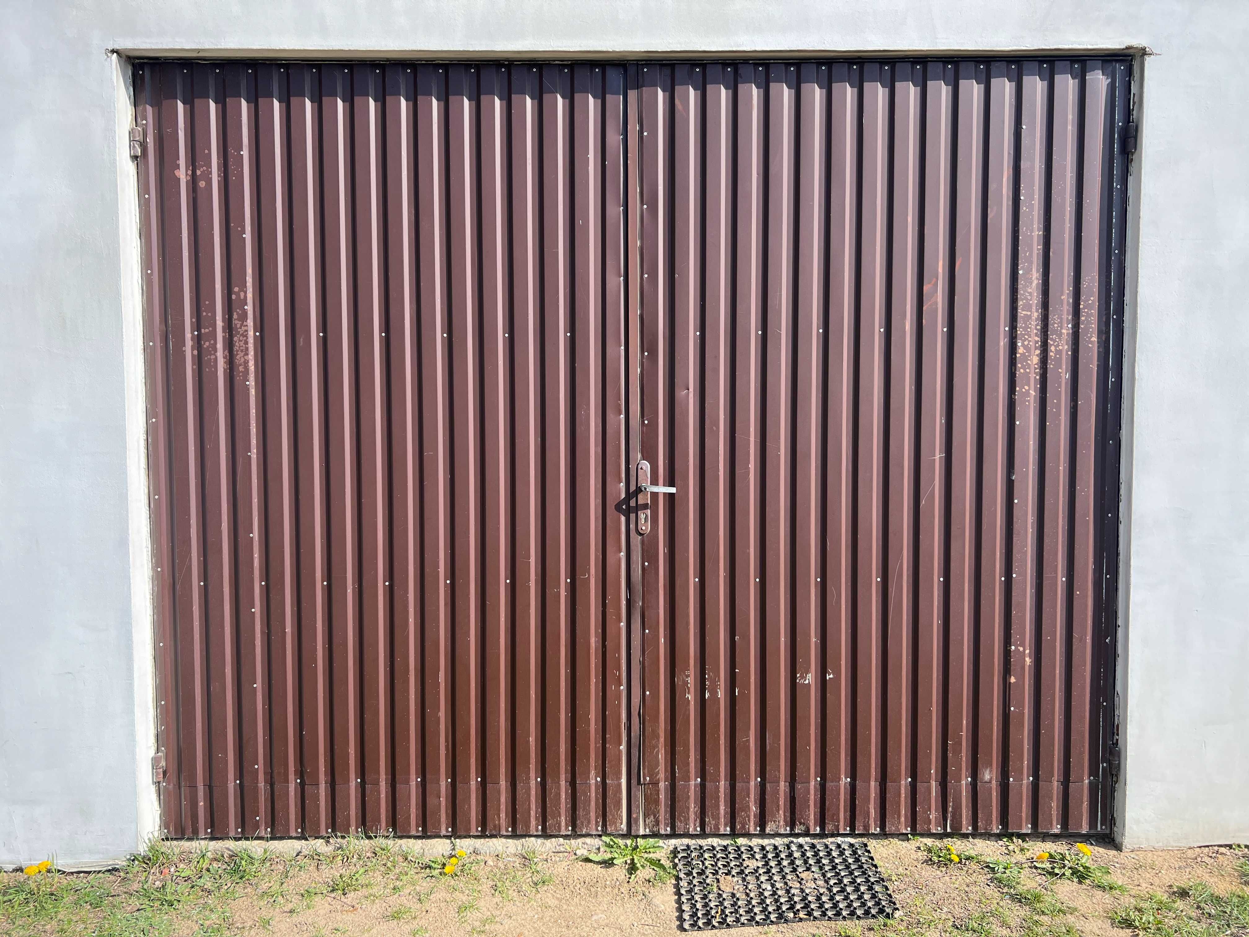 Brama Garażowa Dwuskrzydłowa Ocieplana 240x300 cm z ramą