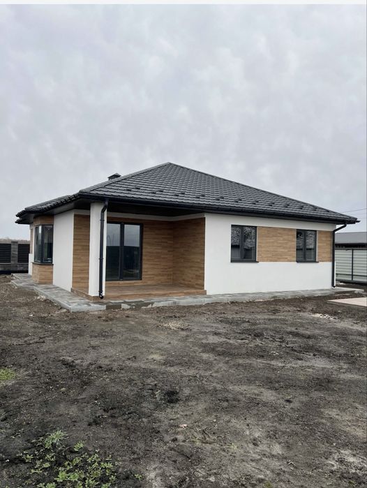 Продам новий будинок з басейном у котеджному містечку “Міжріччя”