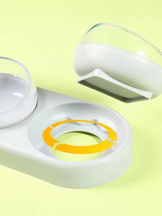 Нова кормушка для котів запакована