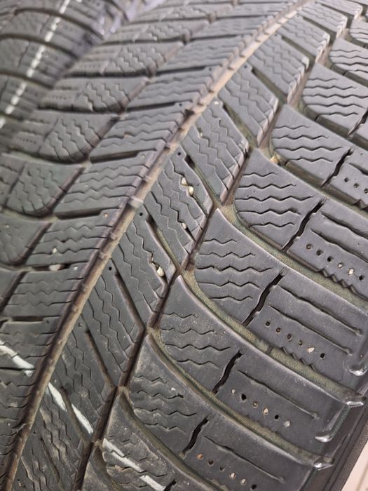 Свои, 225х50х17, зима б/у, глубина протектора 6мм,  Michelin