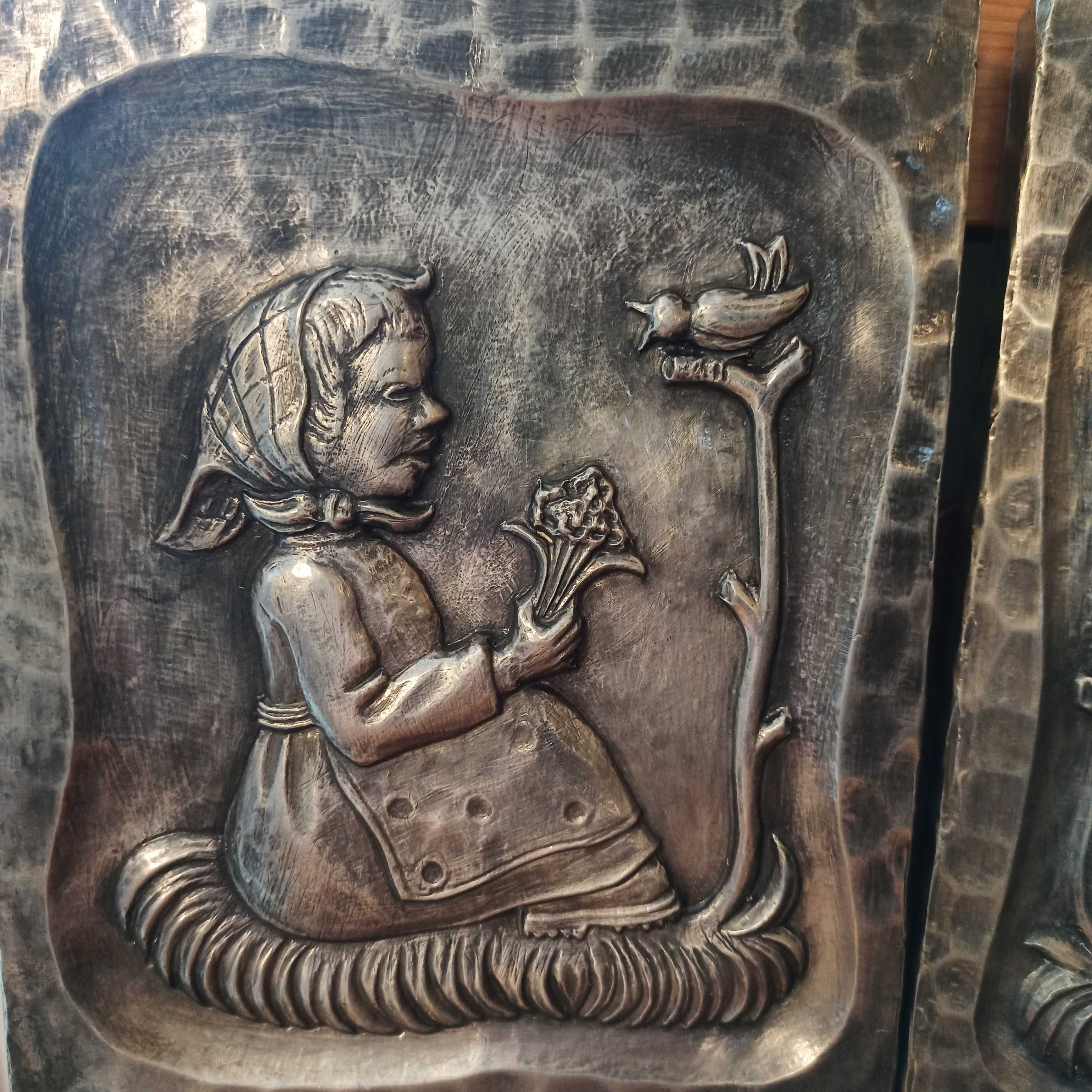 Dziewczynka i chłopiec  metaloplastyka