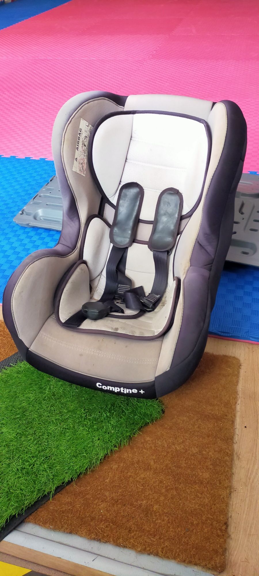 Vende-se cadeira infantil para automóvel