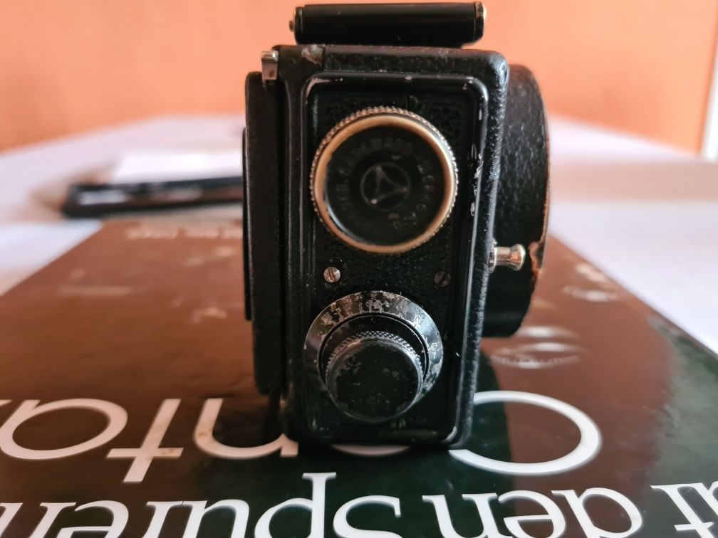 Kamera kolekcjonerska firmy " Ernemann-Werke AG Dresden Ermanox"Leica"