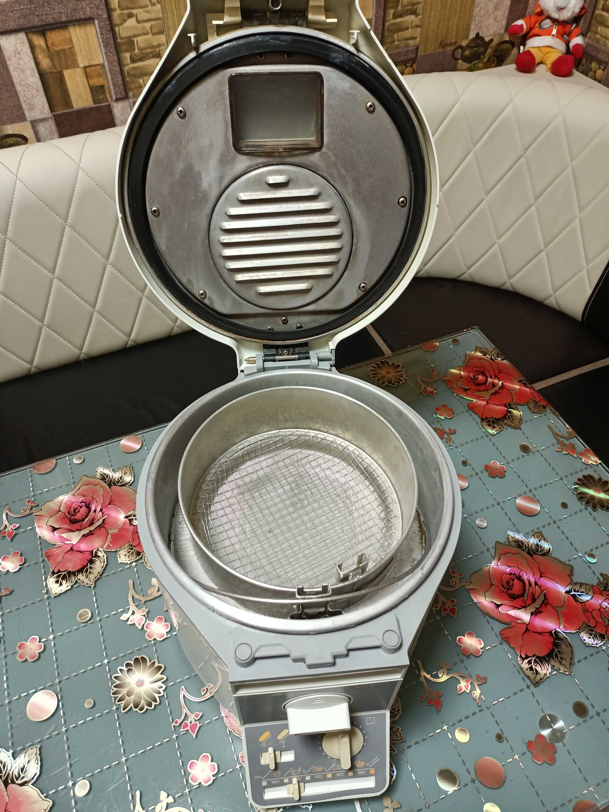 Продам Фритюрнецю Tefal