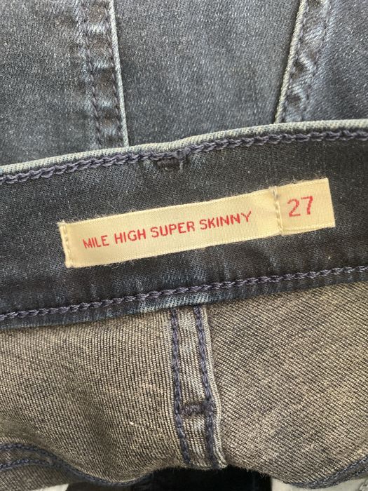 Jean Levi’s Mulher Mile High Super Skinny Marrina W27 L30