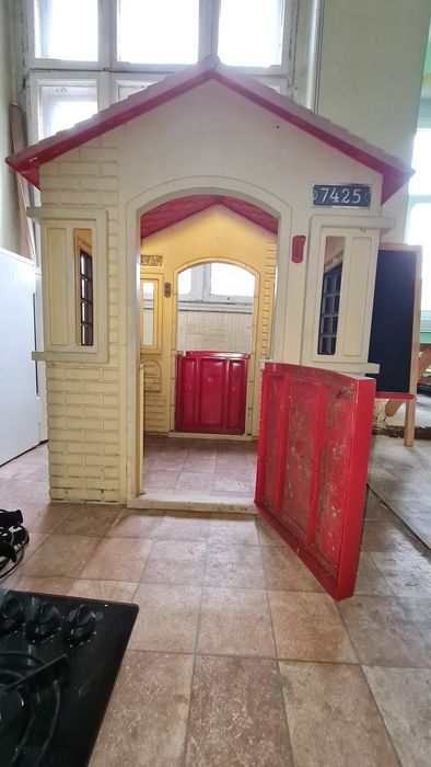 Domek ogrodowy dla dzieci Little Tikes platkikowy, wym. 124×102×82 cm.