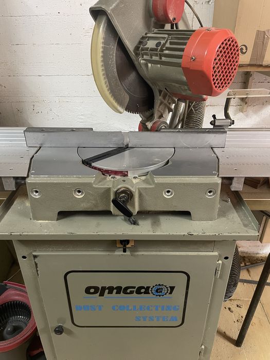 Serra de Esquadria OMGA com Sistema de Aspiração Integrado