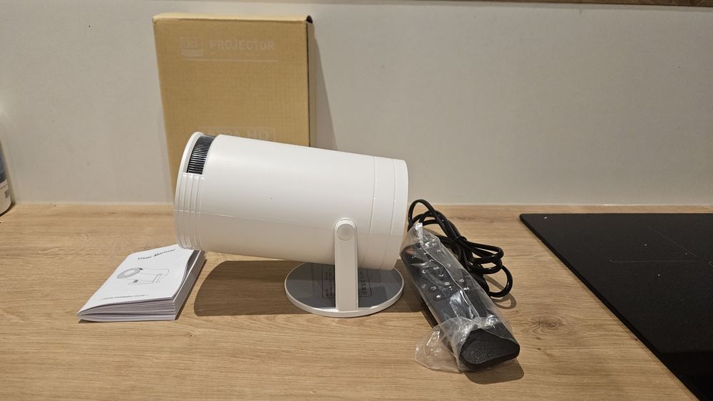 Projektor multimedialny rzutnik nowy