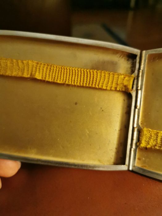 Cigarreira em prata, moedas