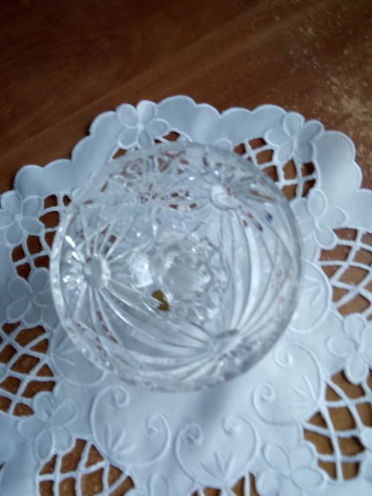 Pucharek czarka na stopce białe szkło kryształ