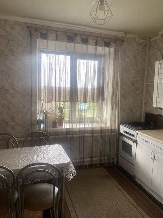 Свободна. Посуточно .Район жд.