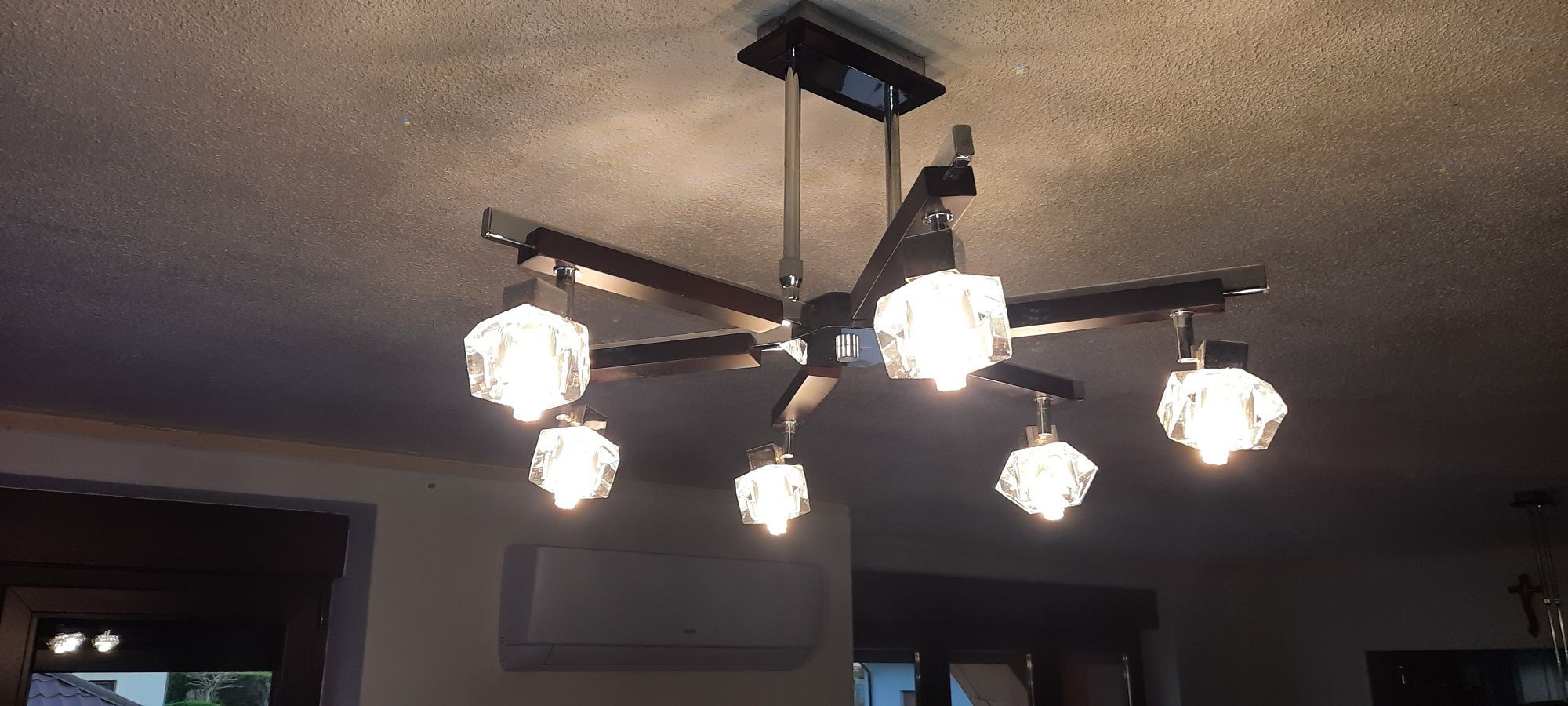 Lampy do salonu i jadalni