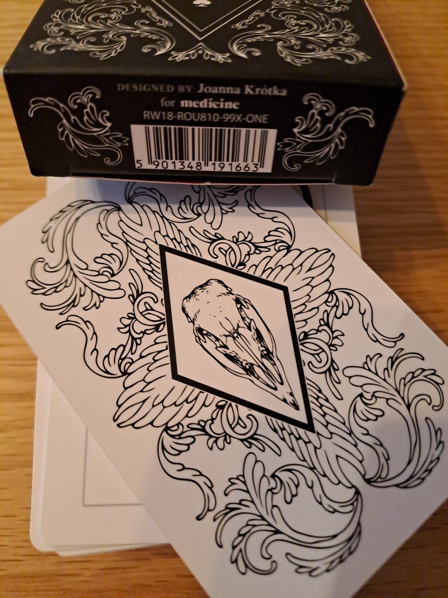 Medicine karty do gry z grafikami Joanny Krótkiej
