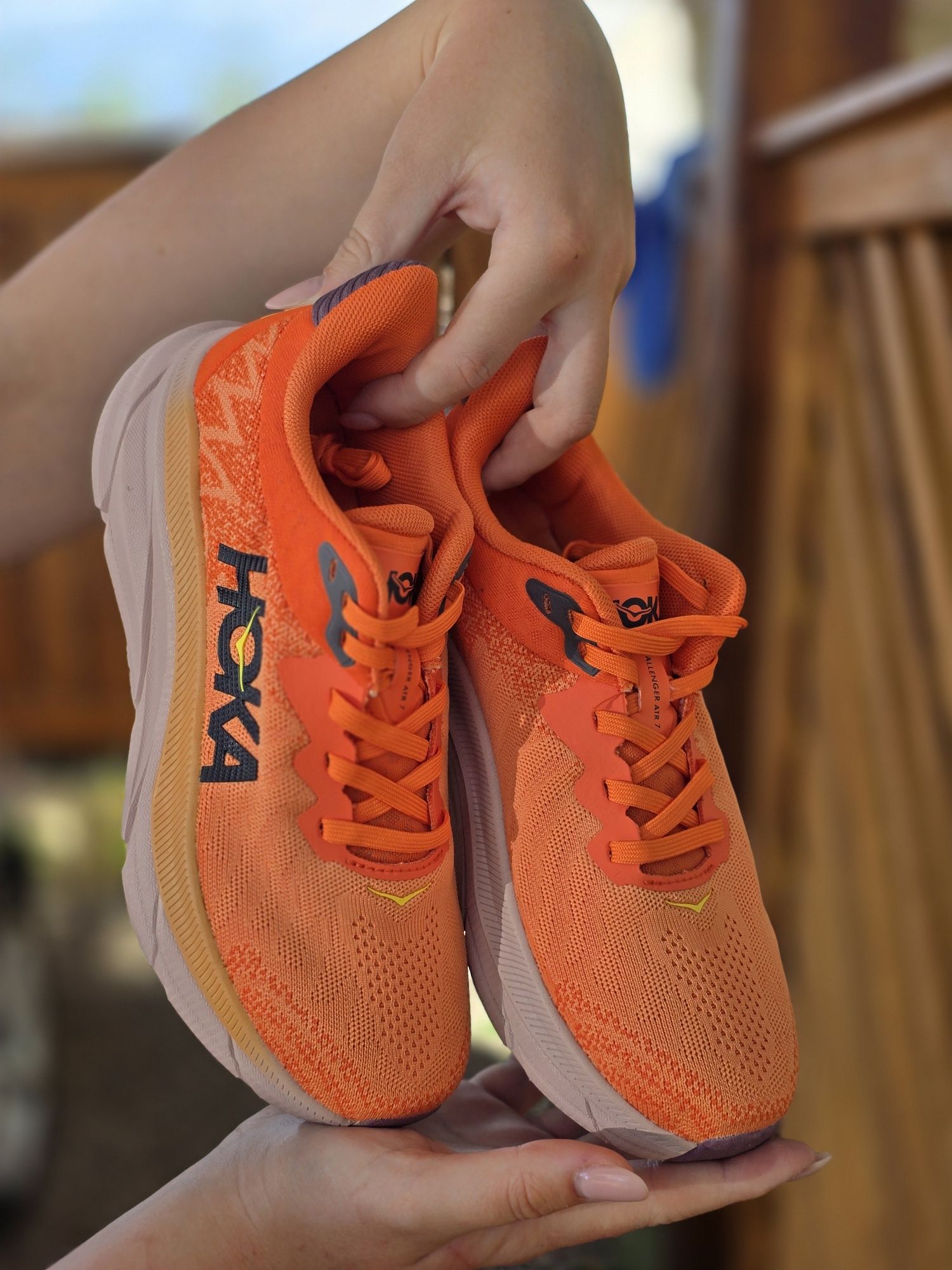 Жіночі кросівки Hoka у 4х кольорах