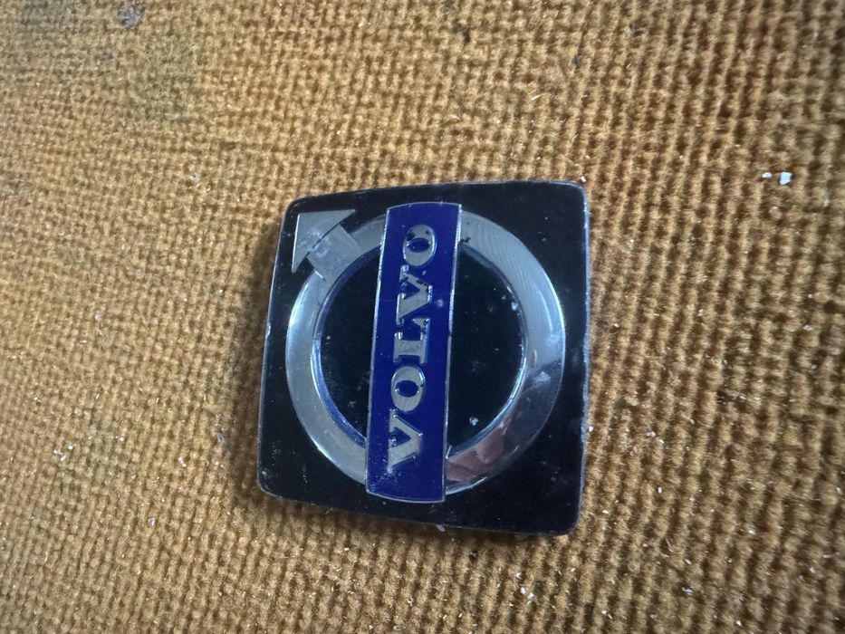 Emblemat volvo grill