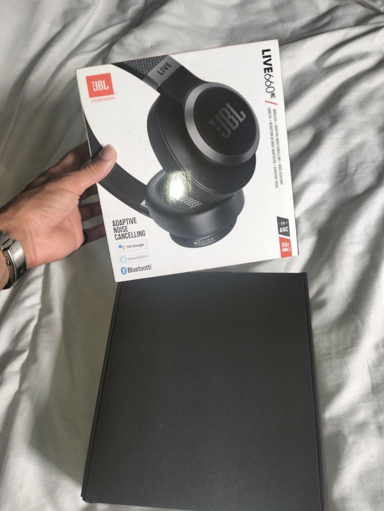 Auscultadores Bluetooth JBL Live 600NC