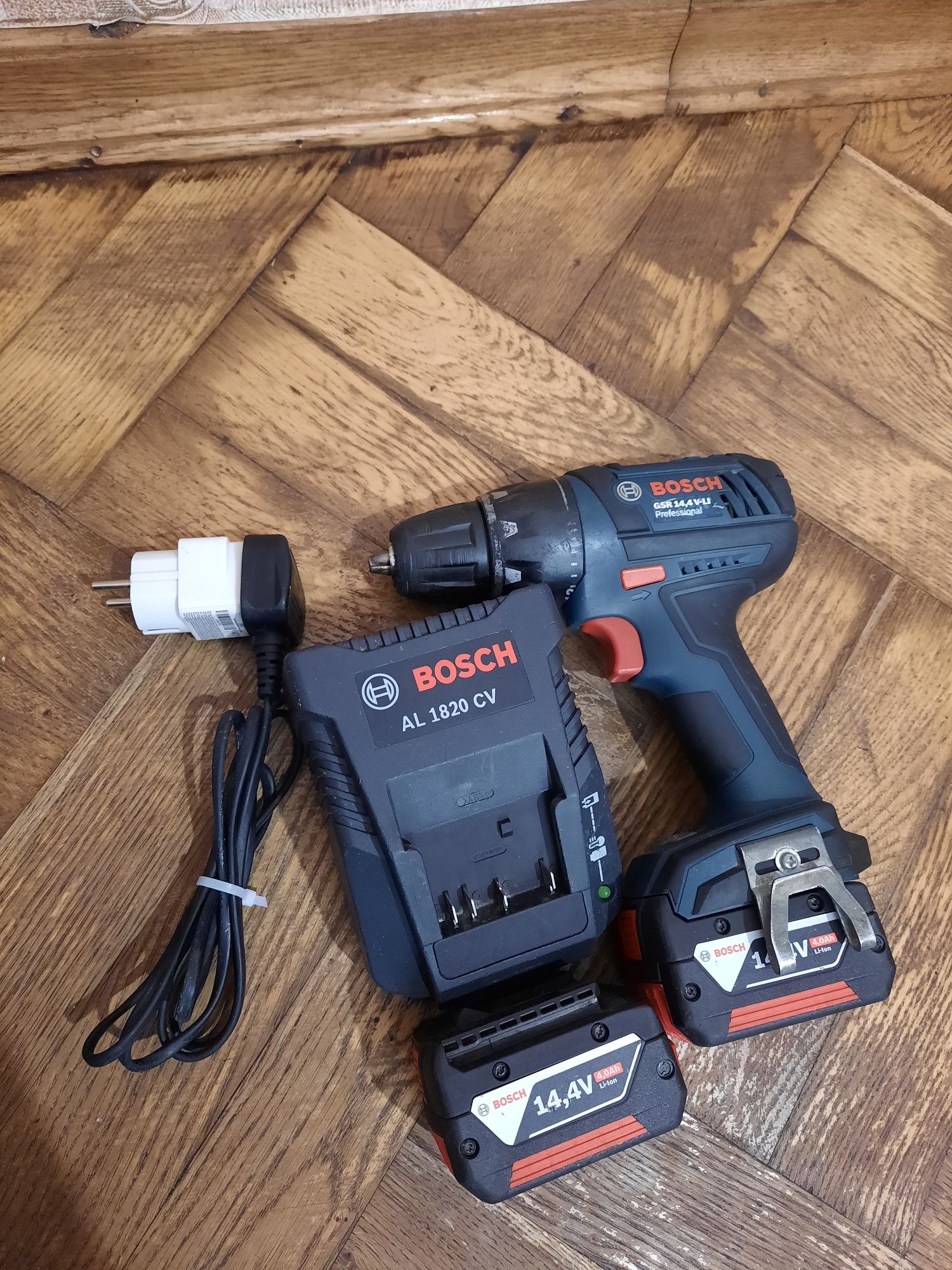 Оригінал,комплект!!Шуруповерт Bosch GSR 14,4 V-LI+2акб(4аг)+з/у