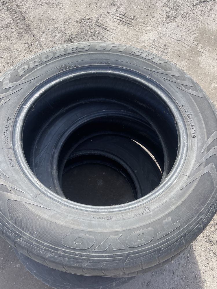 Комплект літніх шин 225/65 r17 TOYO