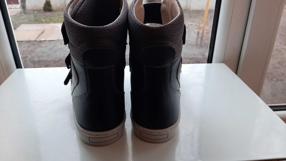 Шкіряні підліткові ботинки