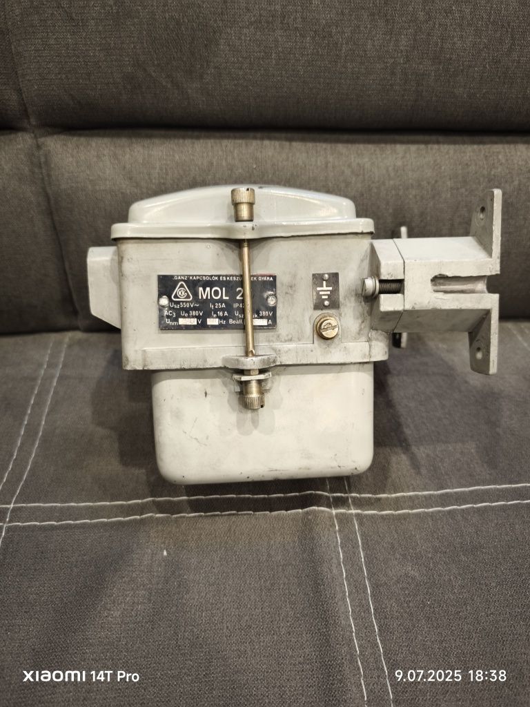 Wyłącznik olejowy MOL 28 zakres 14A - 25A