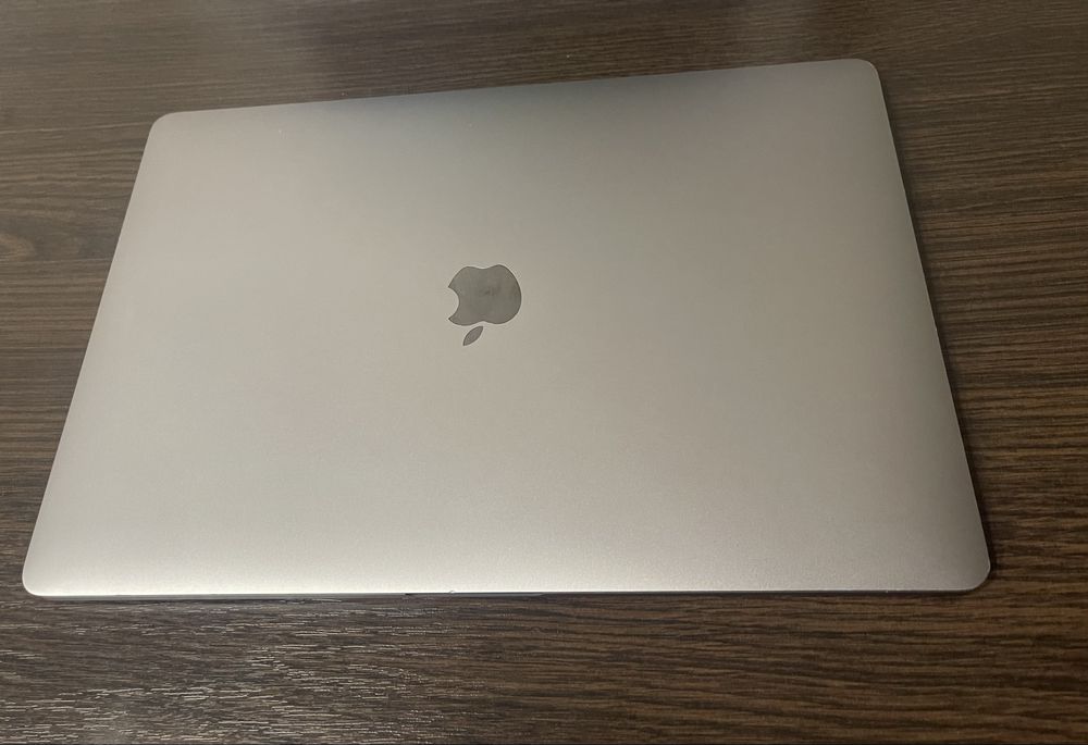 Apple MacBook Pro 15” (A1990) 2019р — i7 9750H / 32GB / 512GB /4GB