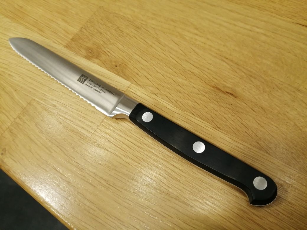 Niemiecki nóż ZWILLING Proffesional S do pomidorów / kiełbasek SOLINGE