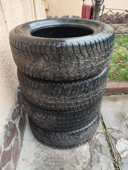 Шини R16 225/60 зима Hankook