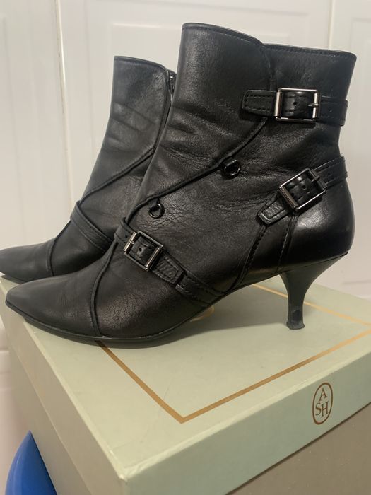 Botins de senhora em pele