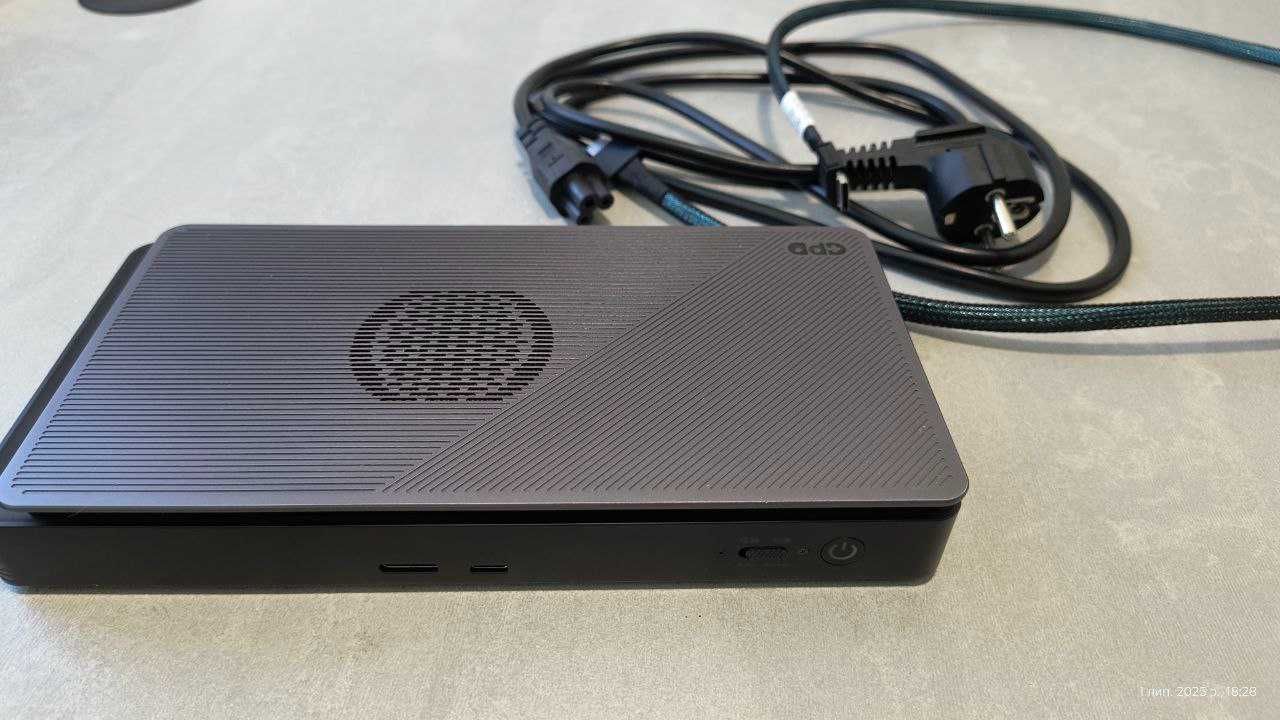 Зовнішня відеокарта GPD G1 7600M XT (eGPU) – Radeon RX 7600M XT, USB4