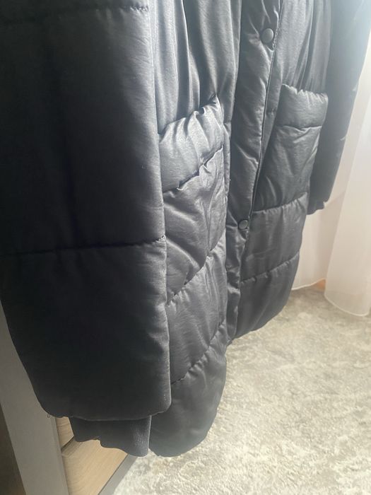 Зимова чорна куртка