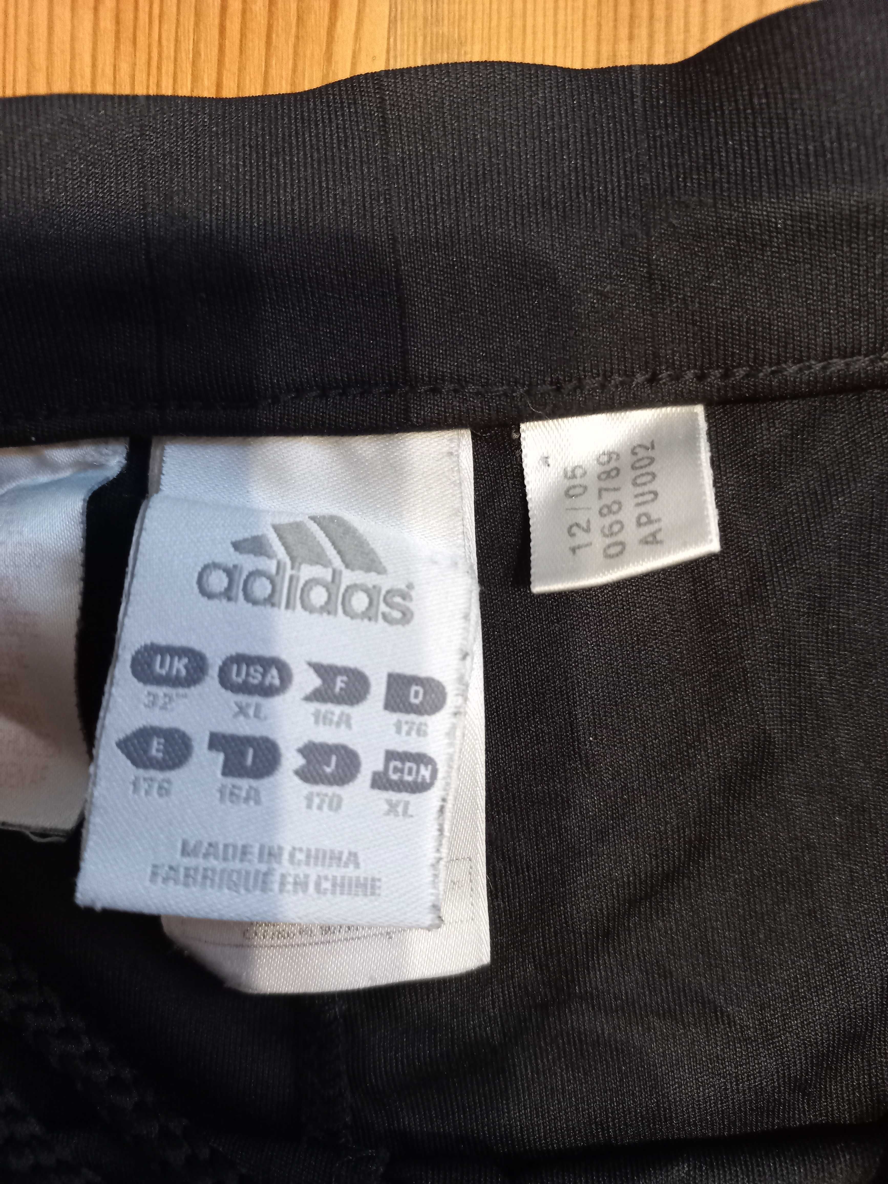 Adidas футбольные шорты. 176 р-р. Германия.