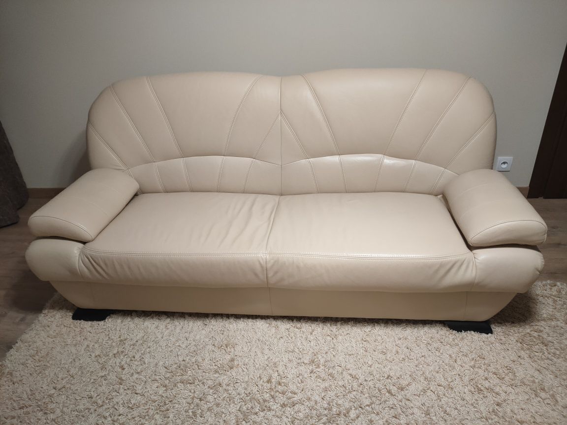 Kanapa z funkcją spania z naturalnej skóry+dwa fotele i stolik