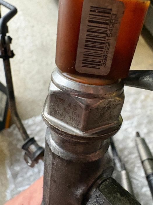 Listwa wtryskowa wtryski pompa wtryskowa Volkswagen Passat B6 2,0TDI