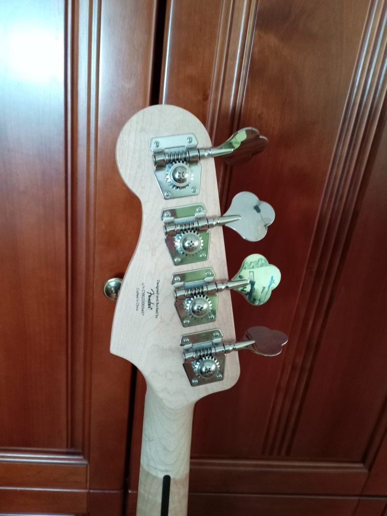 Gitara basowa Squaire