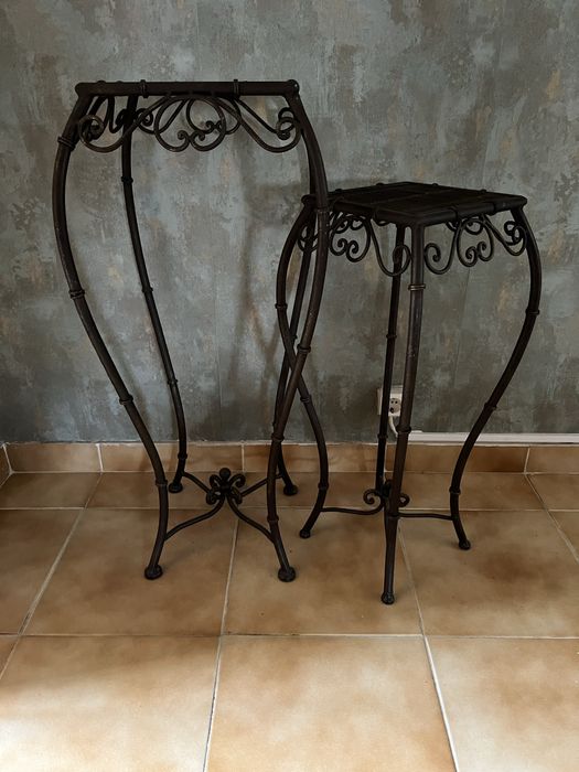 Conjunto de mesas decorativas em ferro forjado