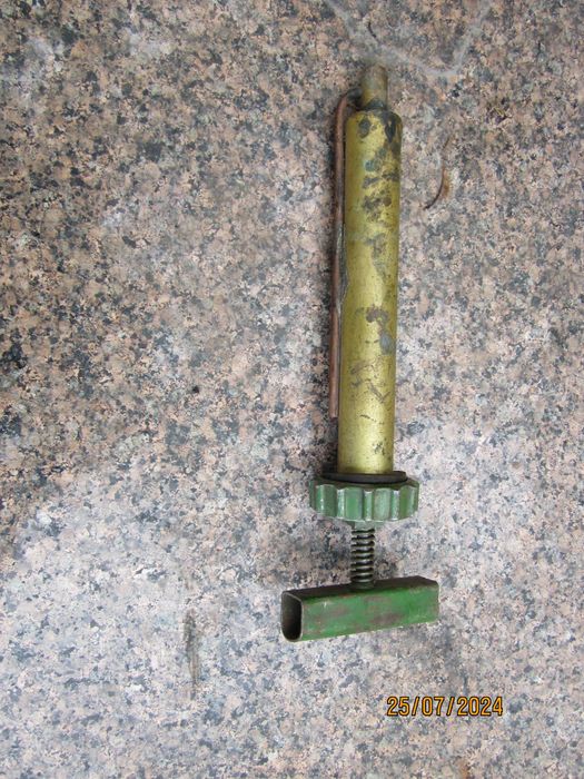 насос для бачка бензореза