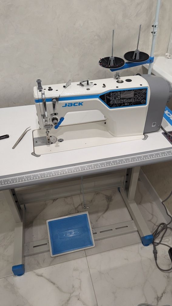 Промислова швейна машина jack