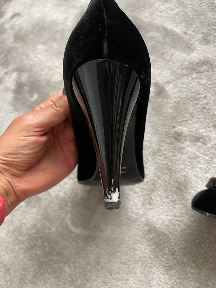 Sapatos em veludo