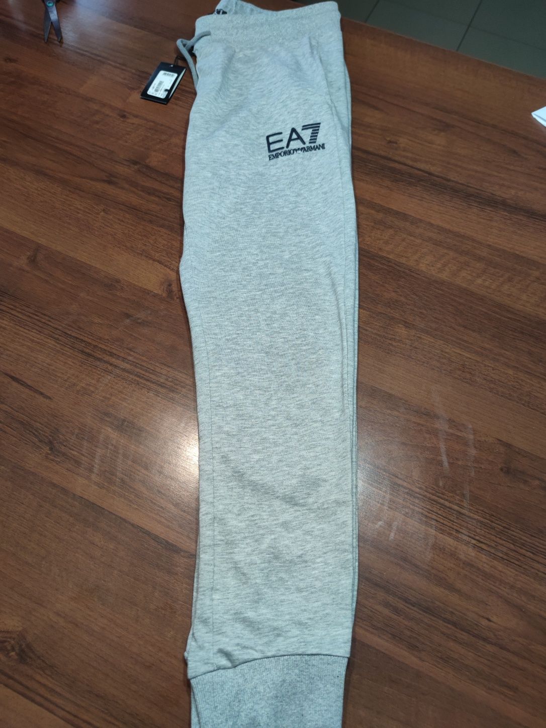 Armani -EA7- Spodnie nowe  dresowe