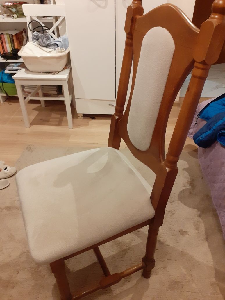 Krzesła drewniane +stół