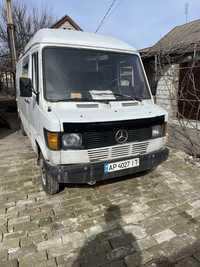 Mercedes T1 D208