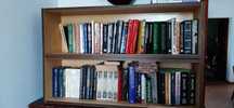 Полки навесные,настенные для книг.