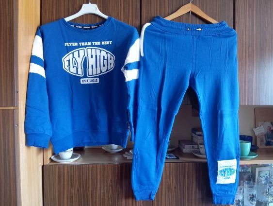 Sprzedam granatowy dres dla dziewczynki