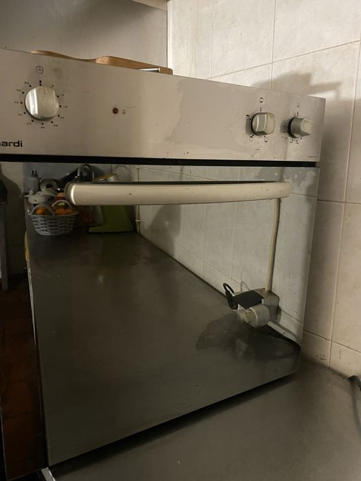 Forno eletrico e bom estado