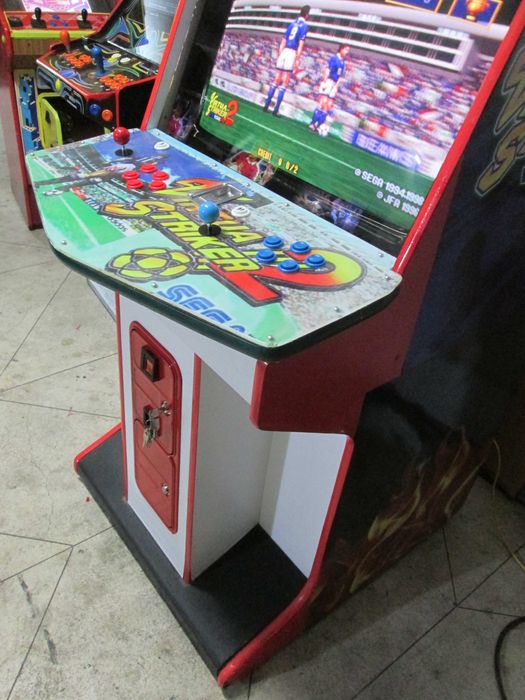 Maquina com jogo de futebol ano 1998 como nova original