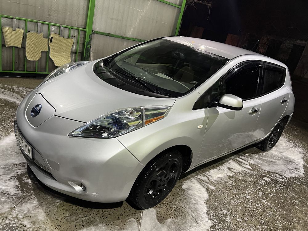 Ниссан лиф (nissan leaf ) электромобиль