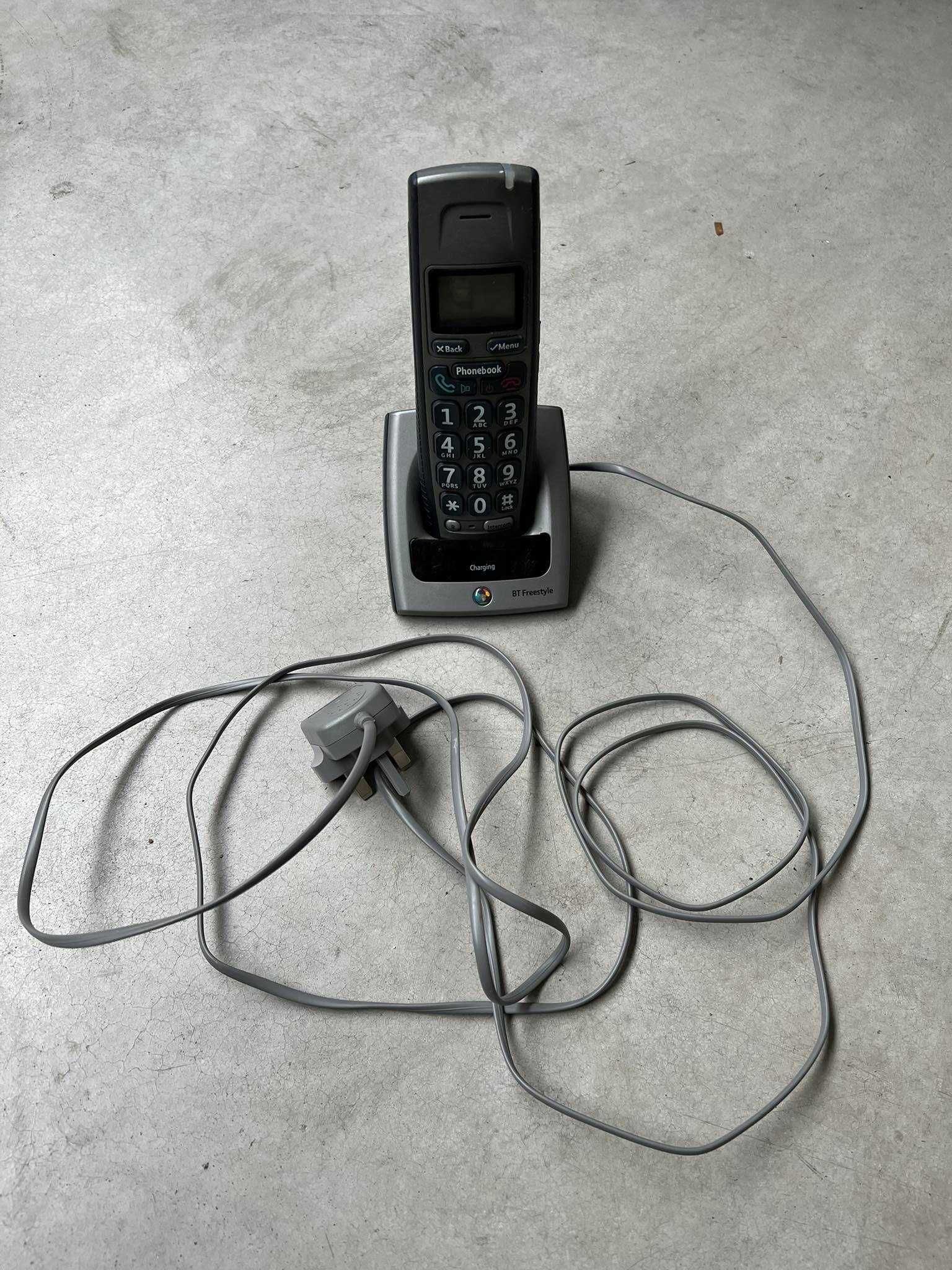 Stary telefon stacjonarny - BT Freestyle 750