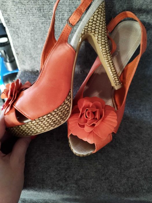 Sprzedam wszystkie buty tanio za parę 30 zł rozmiar 38/39