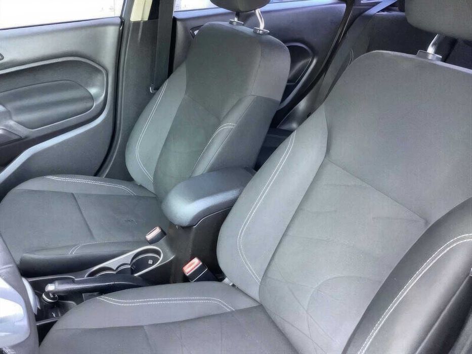 Ford Fiesta SE      2016